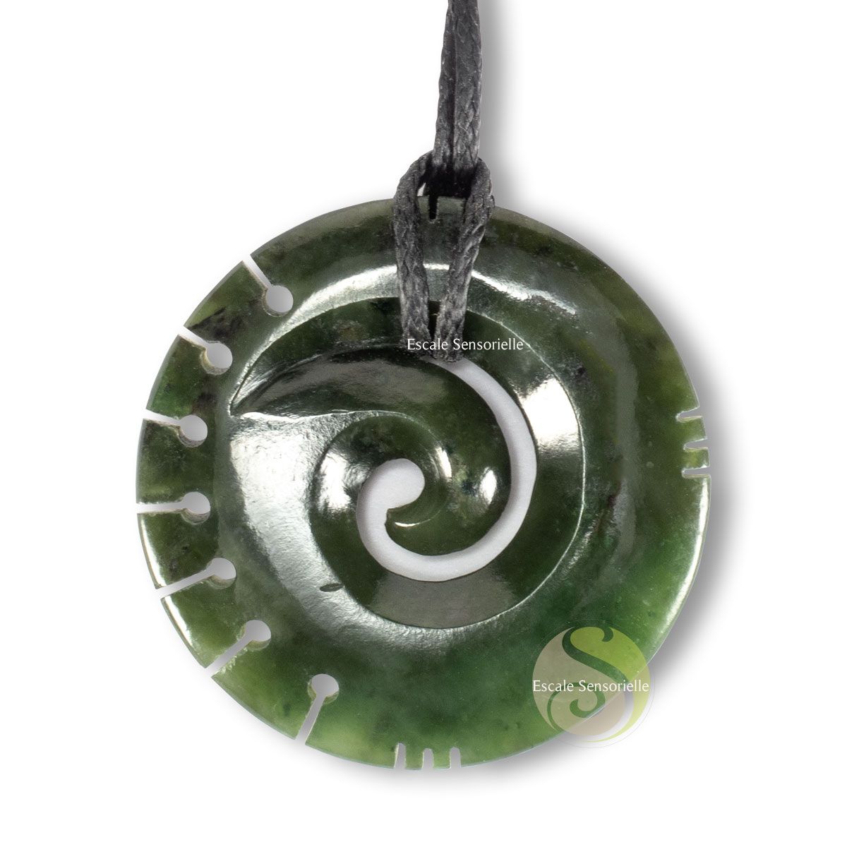 Koru jade vert pounamu Maori pendentif renaissance force tranquille et spirituelle