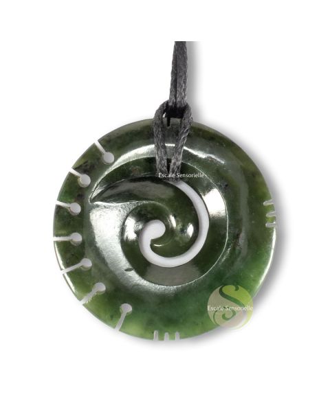 Koru jade vert pounamu Maori pendentif renaissance force tranquille et spirituelle